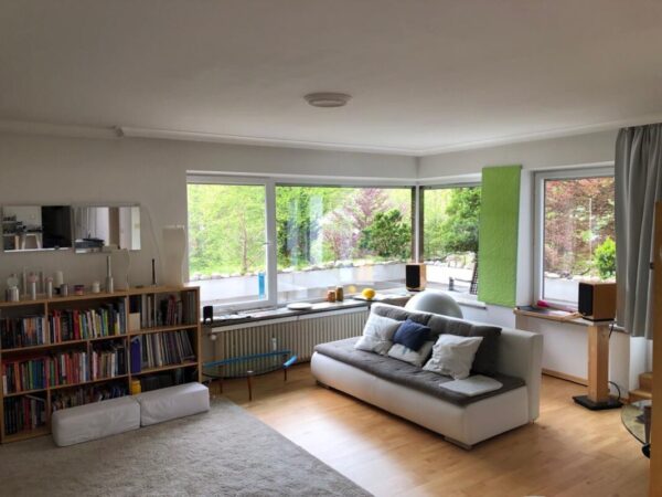 Dorm in Berlin with 4 beds and 1 bath - Image 3
